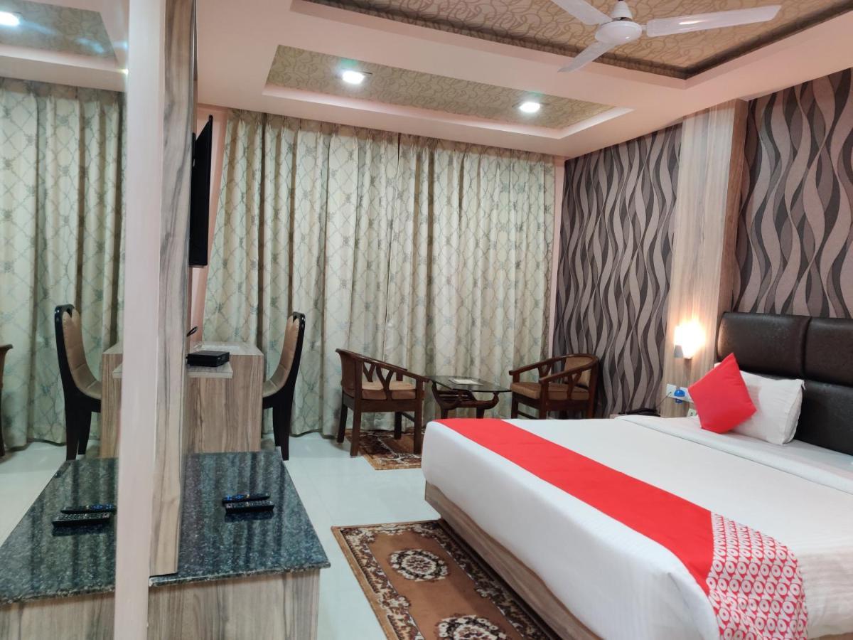 Hotel Vip Square Puri Exterior photo