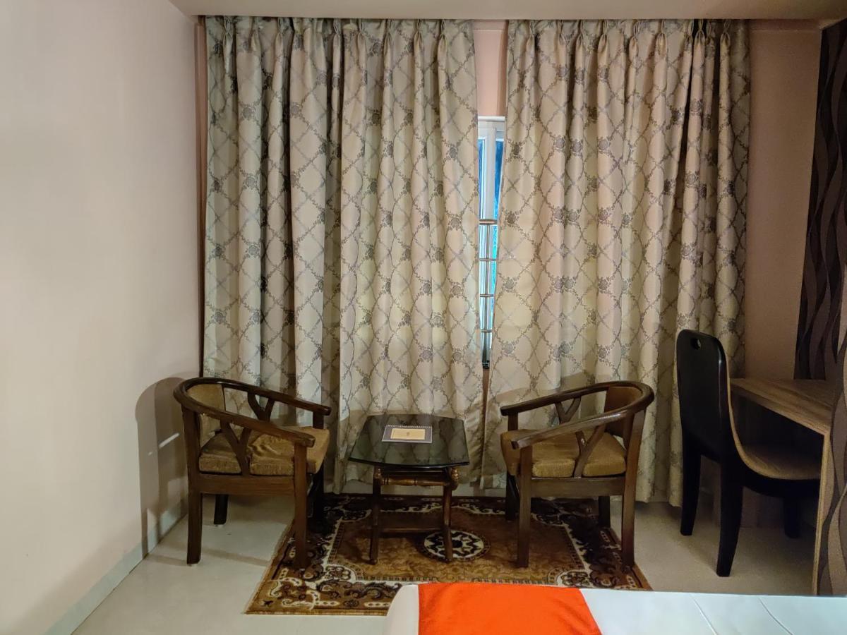 Hotel Vip Square Puri Exterior photo