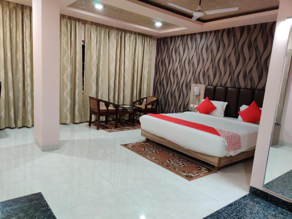Hotel Vip Square Puri Exterior photo