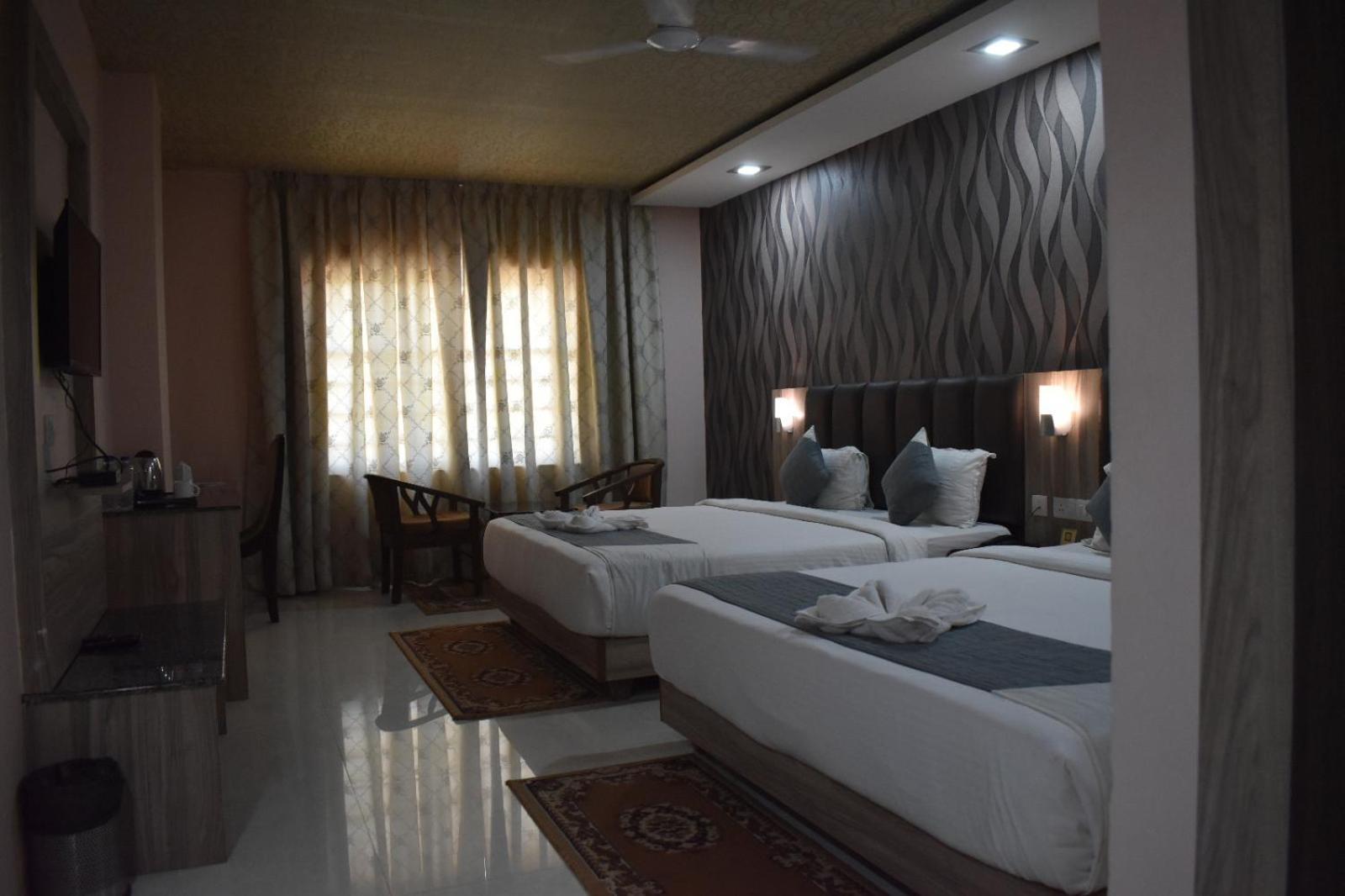 Hotel Vip Square Puri Exterior photo