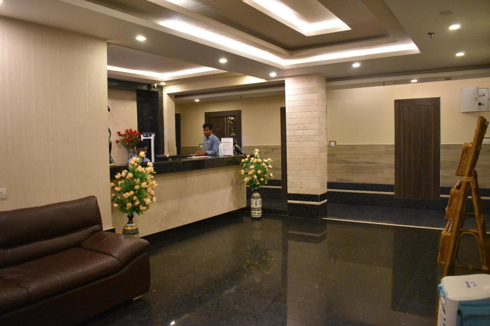 Hotel Vip Square Puri Exterior photo